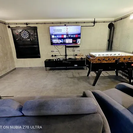 게스트하우스 Zywiec Holidays - I - Sauna - Game - Gry Tv Play Station, Bilard, Lotki, Pilkarzyki - Sala Integracyjna - Mozliwosc Zorganizowania Przyjecia Nawet Dla 27 Osob Gilowice (Zywiec)