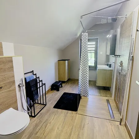 게스트하우스 Zywiec Holidays - I - Sauna - Game - Gry Tv Play Station, Bilard, Lotki, Pilkarzyki - Sala Integracyjna - Mozliwosc Zorganizowania Przyjecia Nawet Dla 27 Osob