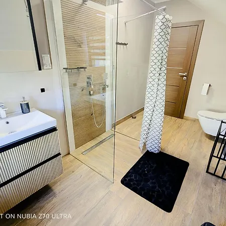 Guest house Zywiec Holidays - I - Sauna - Game - Gry Tv Play Station, Bilard, Lotki, Pilkarzyki - Sala Integracyjna - Mozliwosc Zorganizowania Przyjecia Nawet Dla 27 Osob Gilowice (Zywiec)