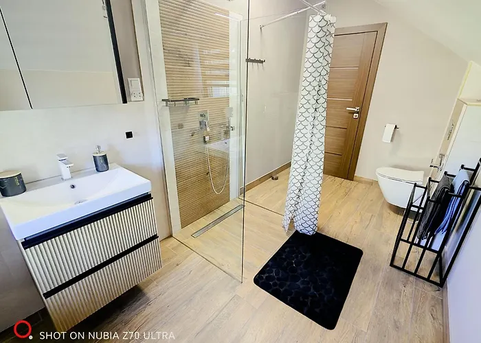 Penzion Zywiec Holidays - I - Sauna - Game - Gry Tv Play Station, Bilard, Lotki, Pilkarzyki - Sala Integracyjna - Mozliwosc Zorganizowania Przyjecia Nawet Dla 27 Osob Gilowice (Zywiec)